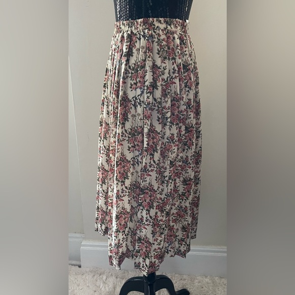 Vintage Floral Light Polyester Skirt - Picture 2 of 6
